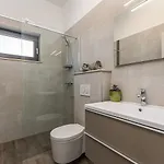 Zen Near Medulin For 8 People With Wellness & Sea View - Only 1 Km From Vintijan