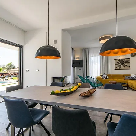 Zen Near Pula For 8 People With Sauna & Jacuzzi Villa *