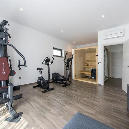 Villa Zen Near Pula For 8 People With Sauna & Jacuzzi *